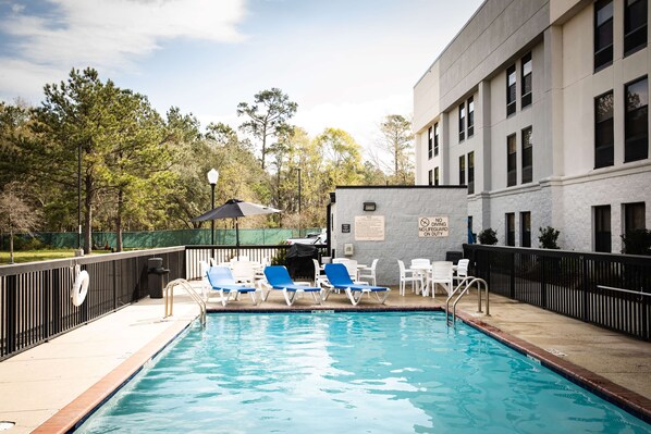 Outdoor pool, sun loungers