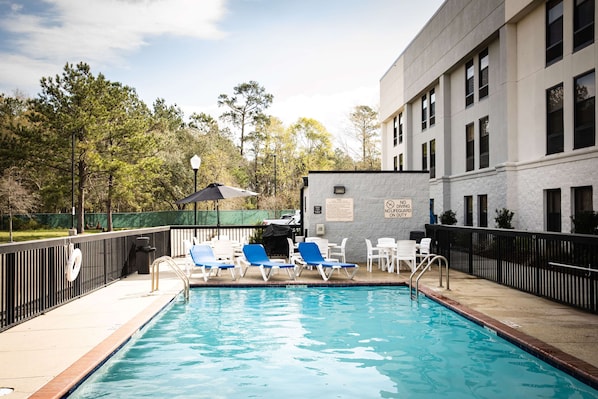Outdoor pool, open 8:00 AM to 10:00 PM, pool loungers