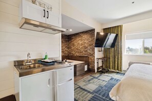 1 bedroom, premium bedding, pillowtop beds, individually furnished