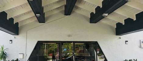 Overnatningsstedets indgangsparti