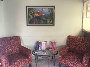 로비 좌석 공간