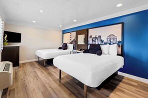 Room, 2 Double Beds | Iron/ironing board, free WiFi, bed sheets - Signature Inn San Francisco Marina District (San Francisco)