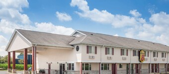 Super 8 by Wyndham Wapakoneta