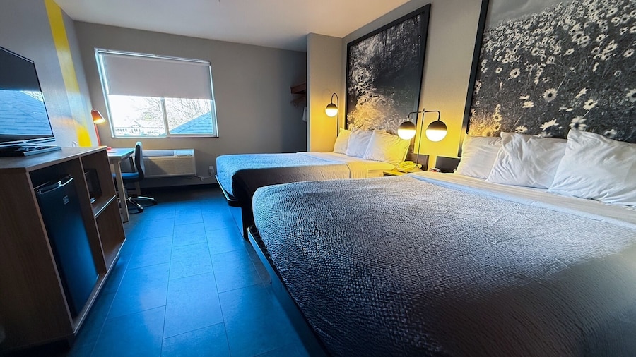 Super 8 by Wyndham Windsor