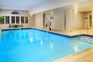 Indoor pool, open 6:00 AM to 10:00 PM, sun loungers - Residence Inn by Marriott Boulder Longmont (Longmont)
