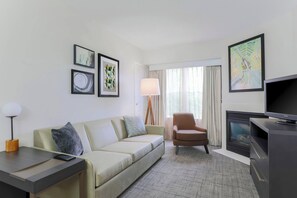 36-inch LCD TV with satellite channels, TV, pay movies - Residence Inn by Marriott Boulder Longmont (Longmont)