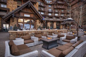 3 Bars/Lounges, Poolbar