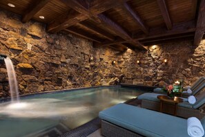 Indoor spa tub