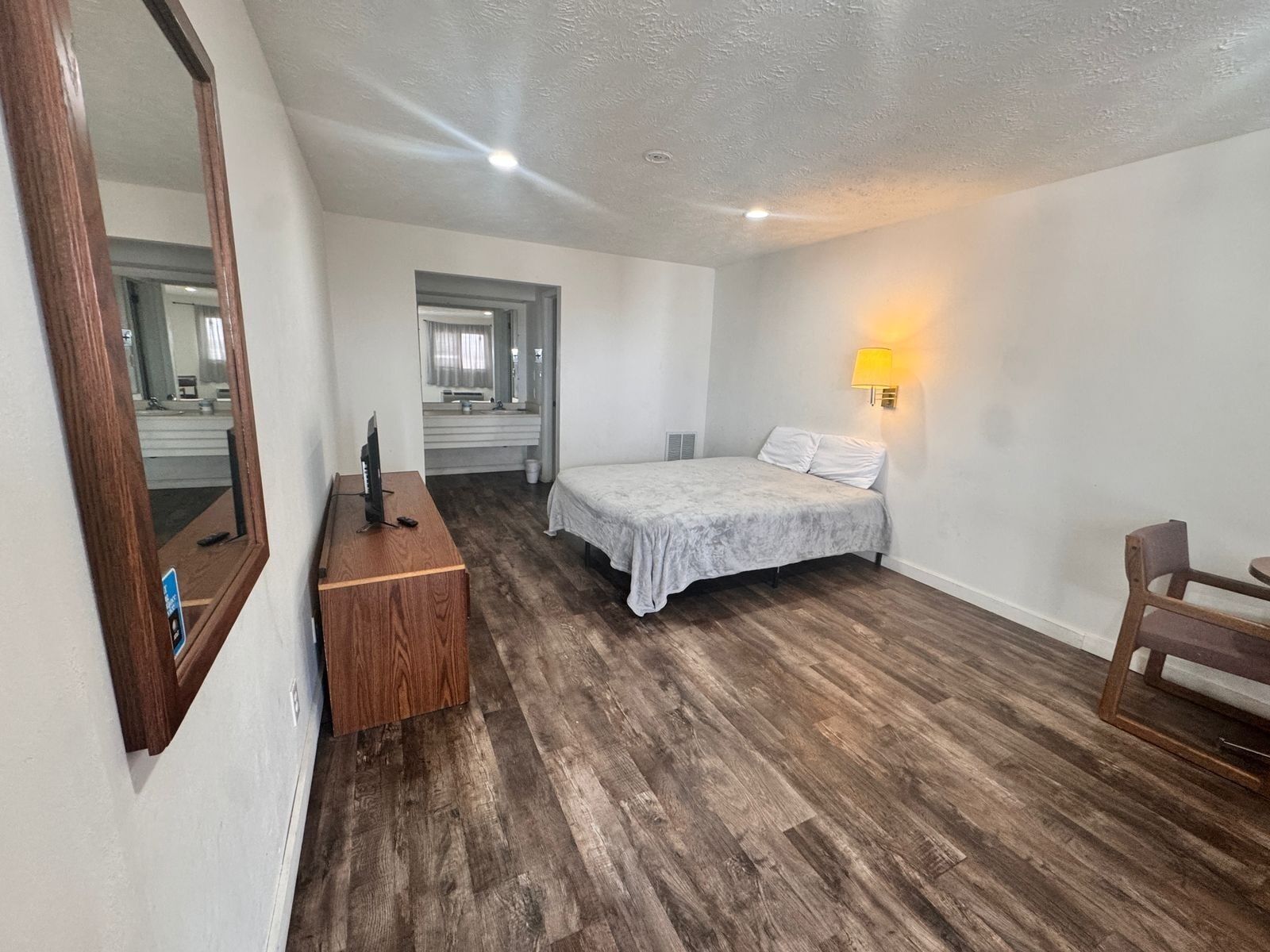 Desk, iron/ironing board, free WiFi, bed sheets