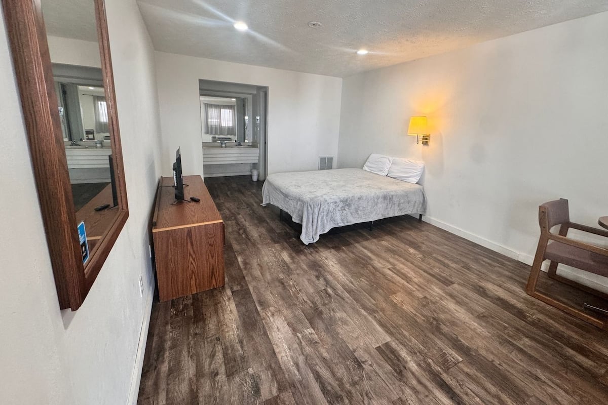 Desk, iron/ironing board, free WiFi, bed sheets