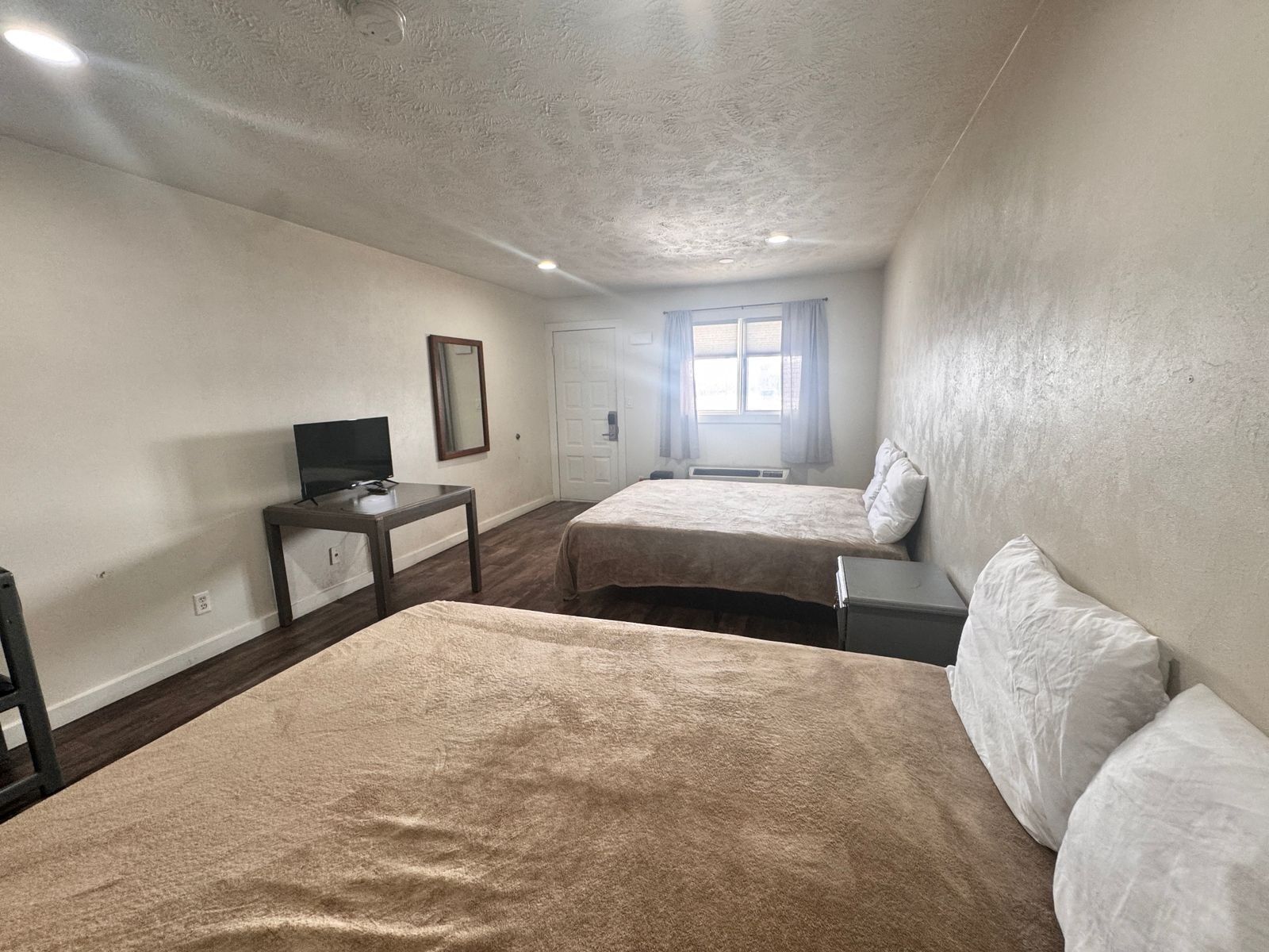 Desk, iron/ironing board, free WiFi, bed sheets