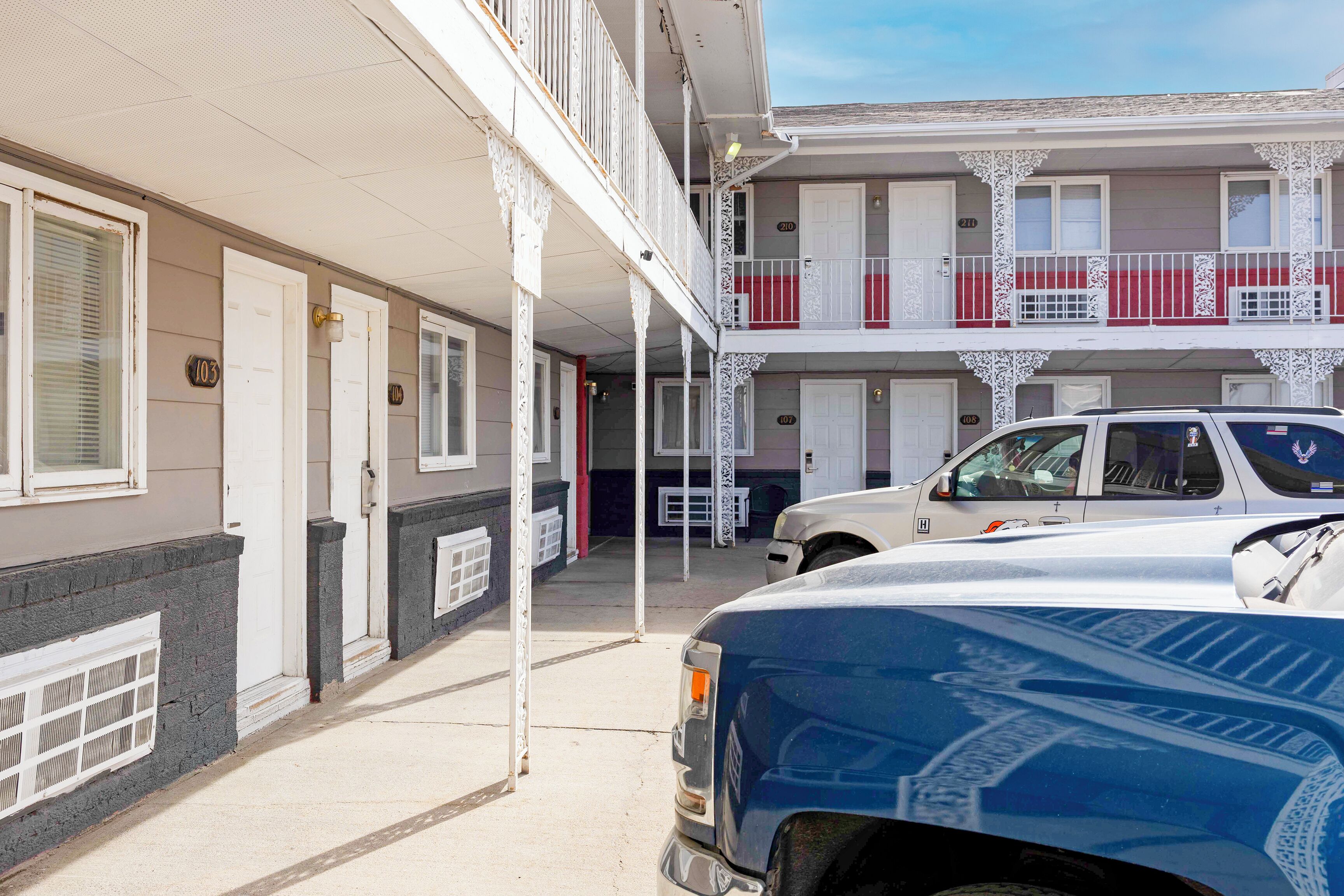 المنشأة من الخارج