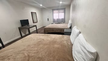 Rom, 2 queensize-senger, ikke-røyk | Skrivebord, strykejern/-brett, wi-fi (inkludert) og sengetøy