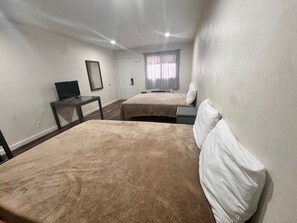 Room, 2 Queen Beds, Non Smoking