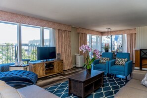 Cobertura superluxo, 2 quartos, cozinha, vista parcial para o oceano | Roupas de cama premium, camas com colchões pillow-top, escrivaninha