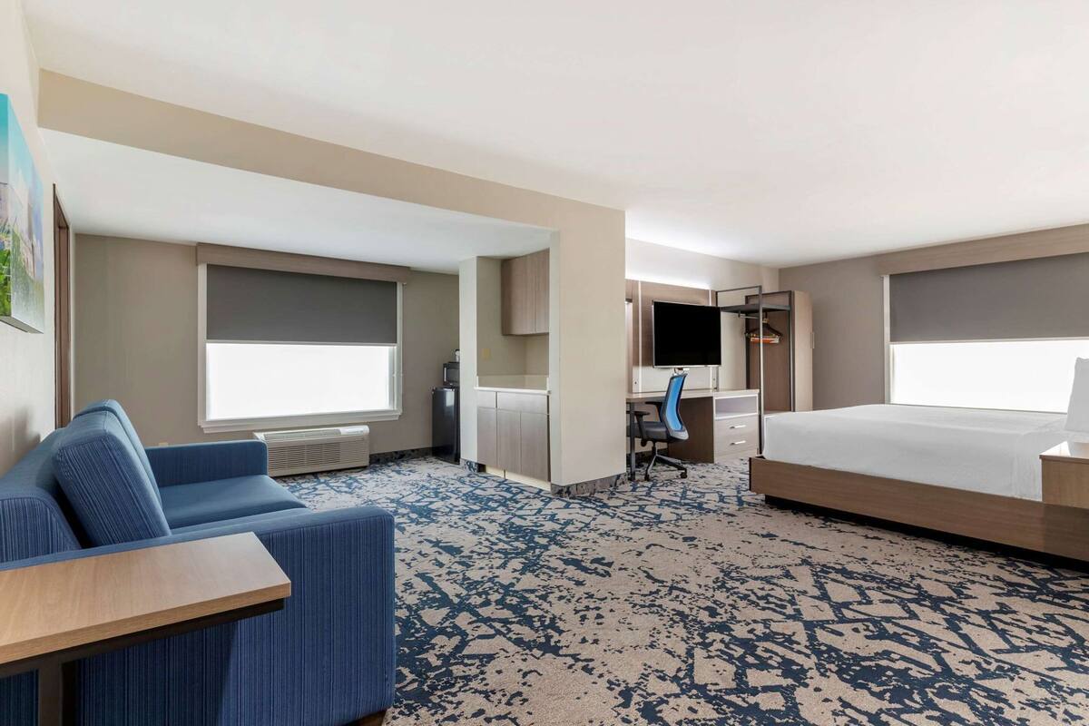 Premium bedding, blackout drapes, iron/ironing board, free WiFi