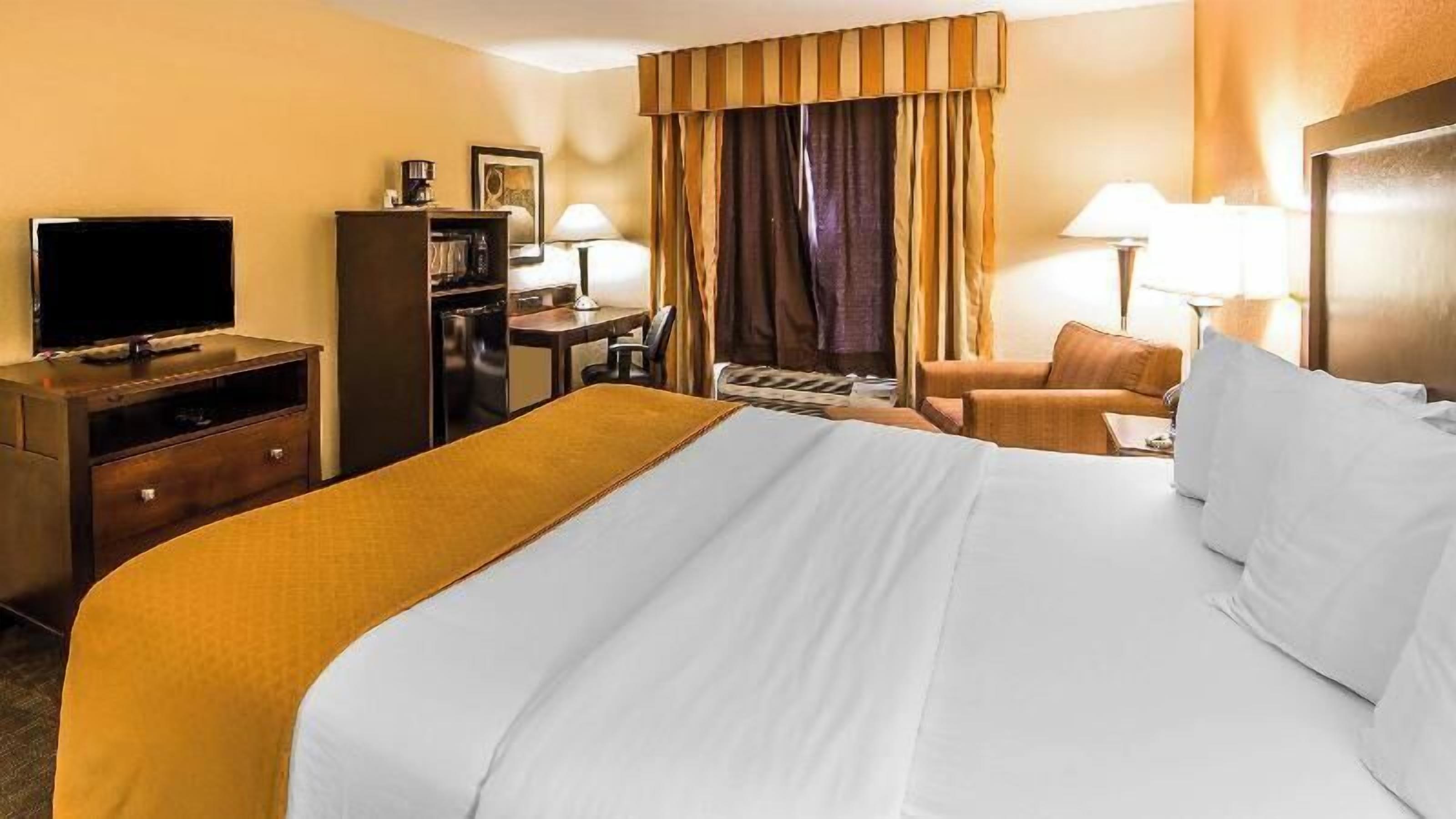 Premium bedding, blackout curtains, iron/ironing board, free WiFi