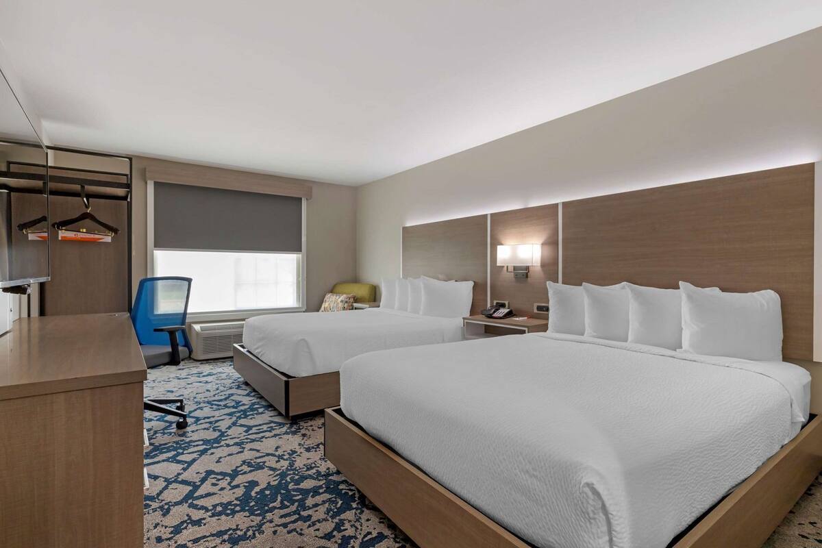 Premium bedding, blackout drapes, iron/ironing board, free WiFi