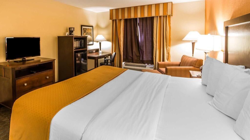 Premium bedding, blackout curtains, iron/ironing board, free WiFi