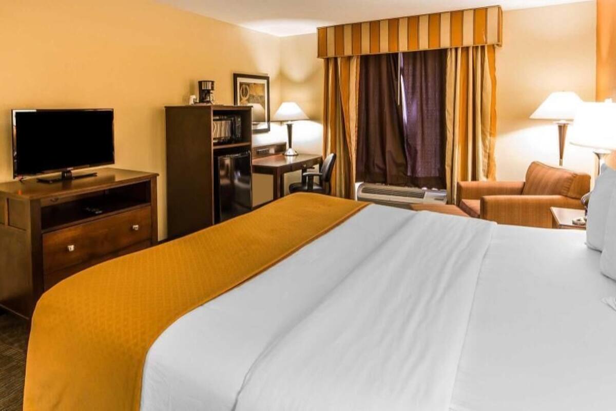 Premium bedding, blackout drapes, iron/ironing board, free WiFi