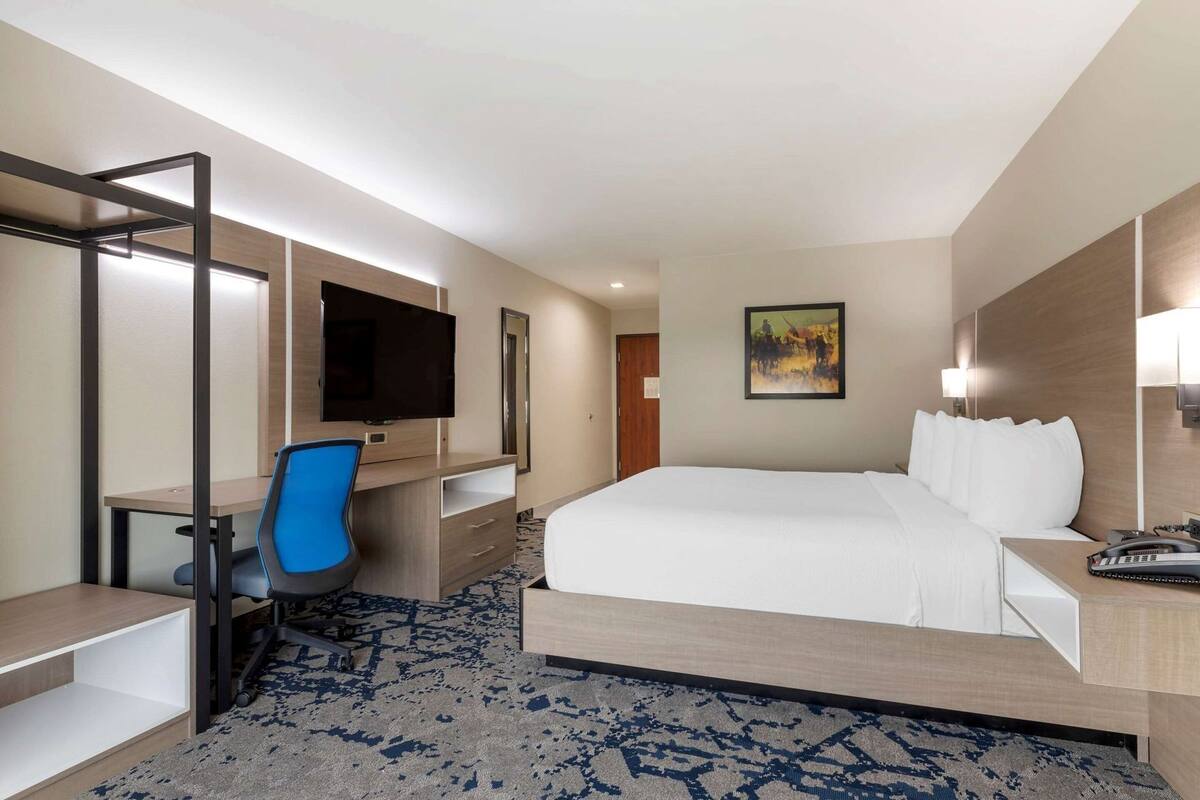 Premium bedding, blackout drapes, iron/ironing board, free WiFi