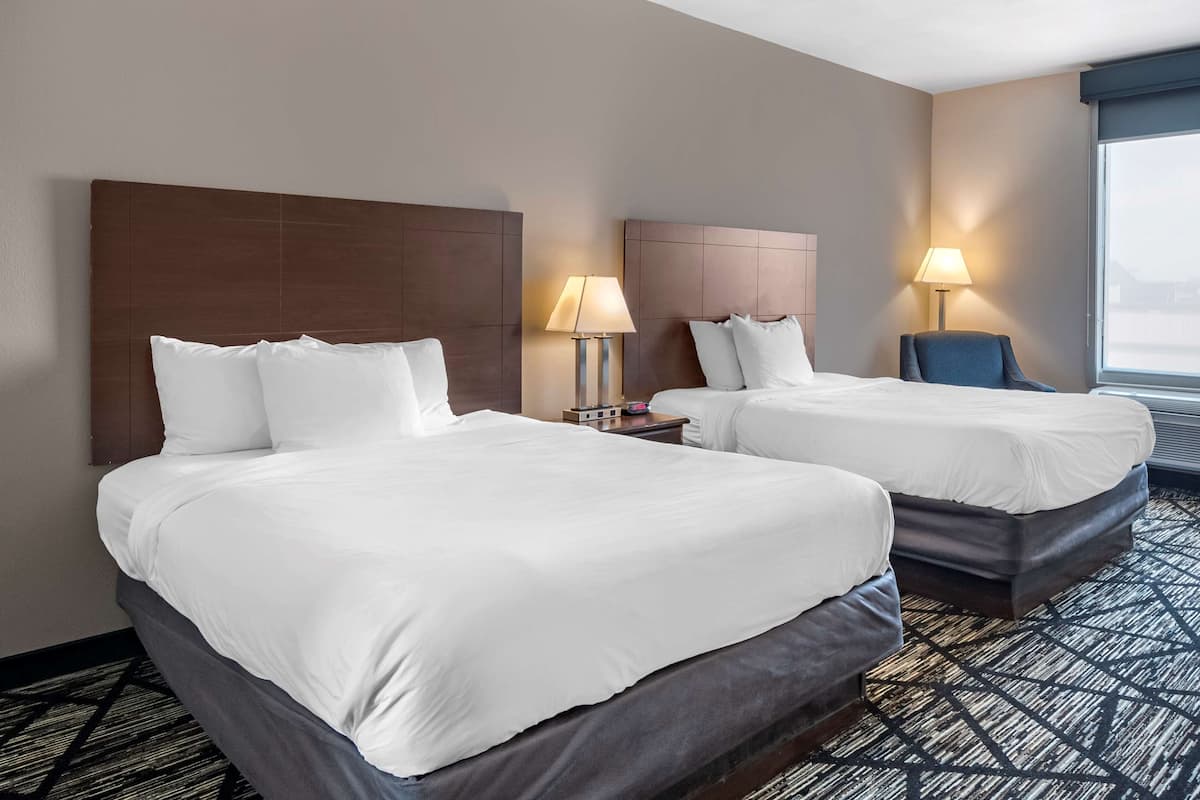 Chambre Standard, 2 grands lits, non-fumeur, réfrigérateur et four à micro-ondes