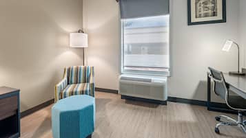 Habitación estándar, 1 cama de matrimonio grande, no fumadores, frigorífico y microondas | Escritorio, espacio para trabajar con un portátil, cortinas opacas