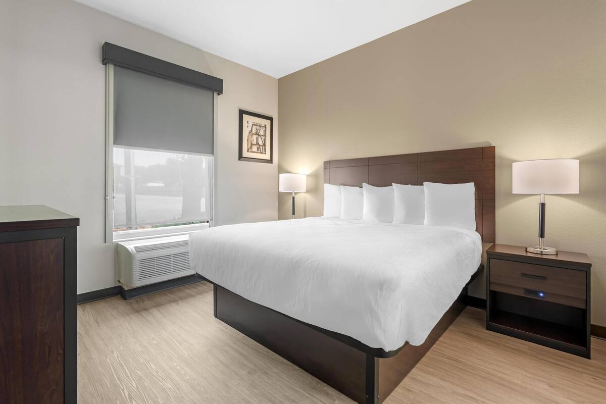 Suite, 1 King Bed, Non Smoking, Kitchenette | Desk, laptop workspace, blackout drapes, iron/ironing board