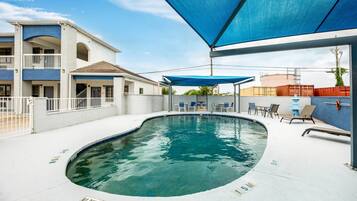 Hồ bơi ngoài trời, dù/ô trên bãi biển/hồ bơi