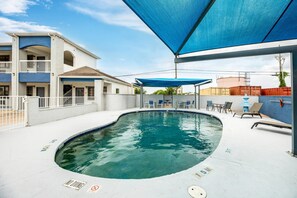 Außenpool, Sonnenschirme