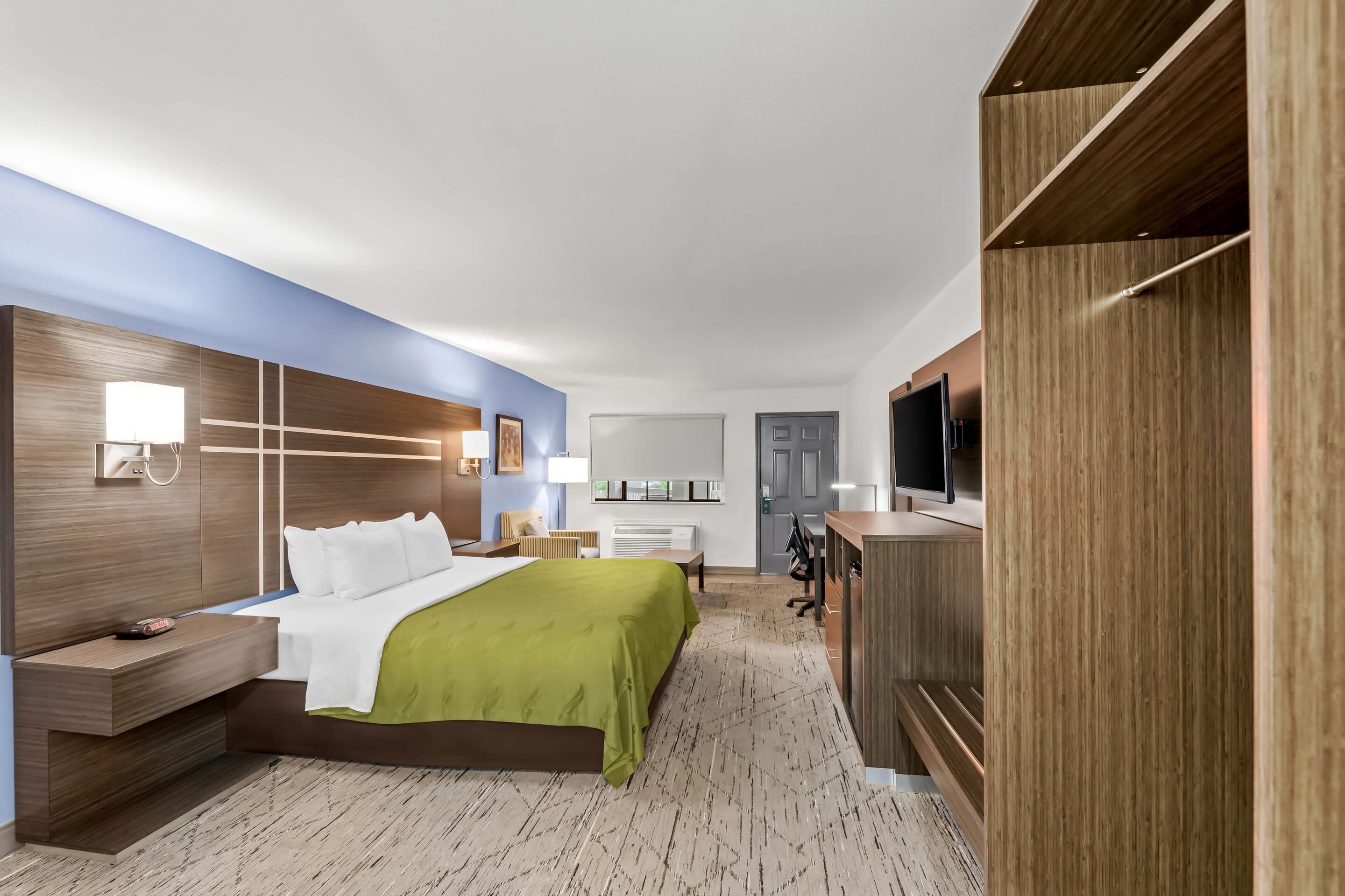 Suite, 1 King Bed, Non Smoking