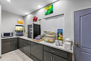 Free daily continental breakfast