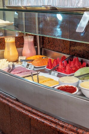 Petit déjeuner buffet compris tous les jours