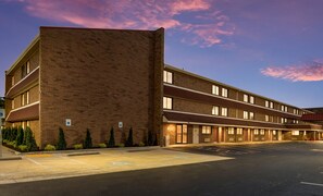 Exterior - Red Roof Inn PLUS+ Columbus - Worthington (Columbus)