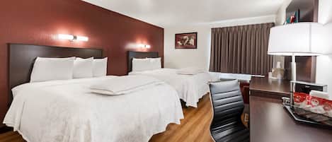 Habitación Premium, 2 camas Queen size (Upgraded Bedding & Snack, Smoke Free) | Escritorio, espacio para trabajar con laptop y cortinas blackout