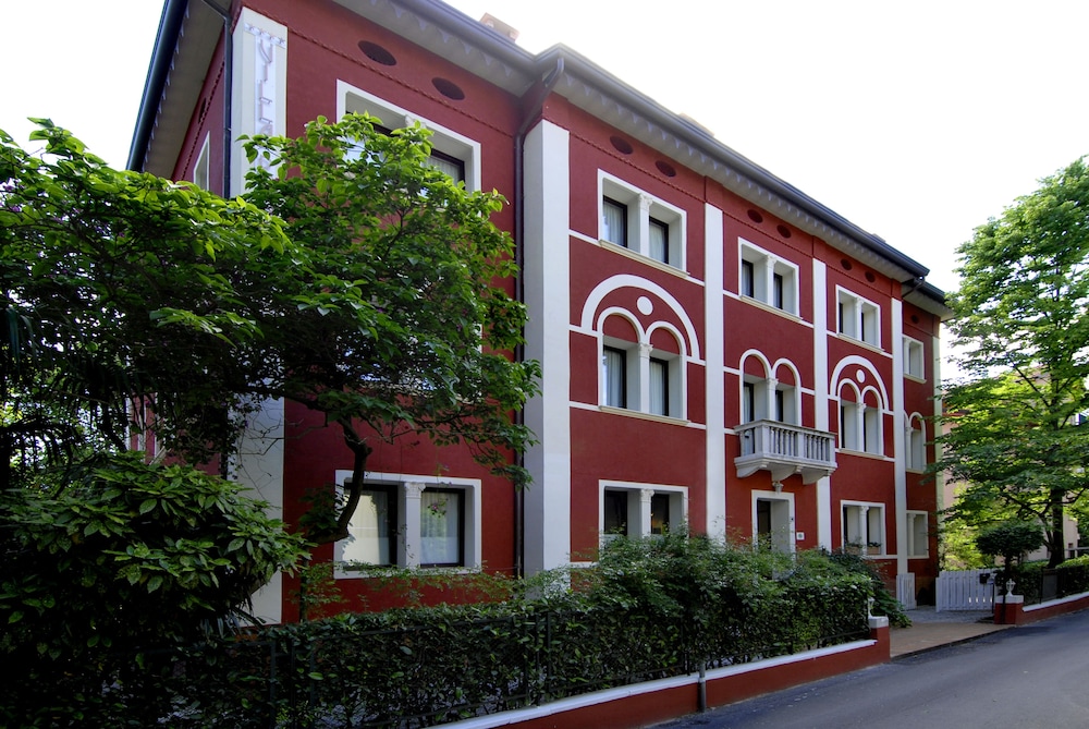 Hotel Villa Pannonia by null