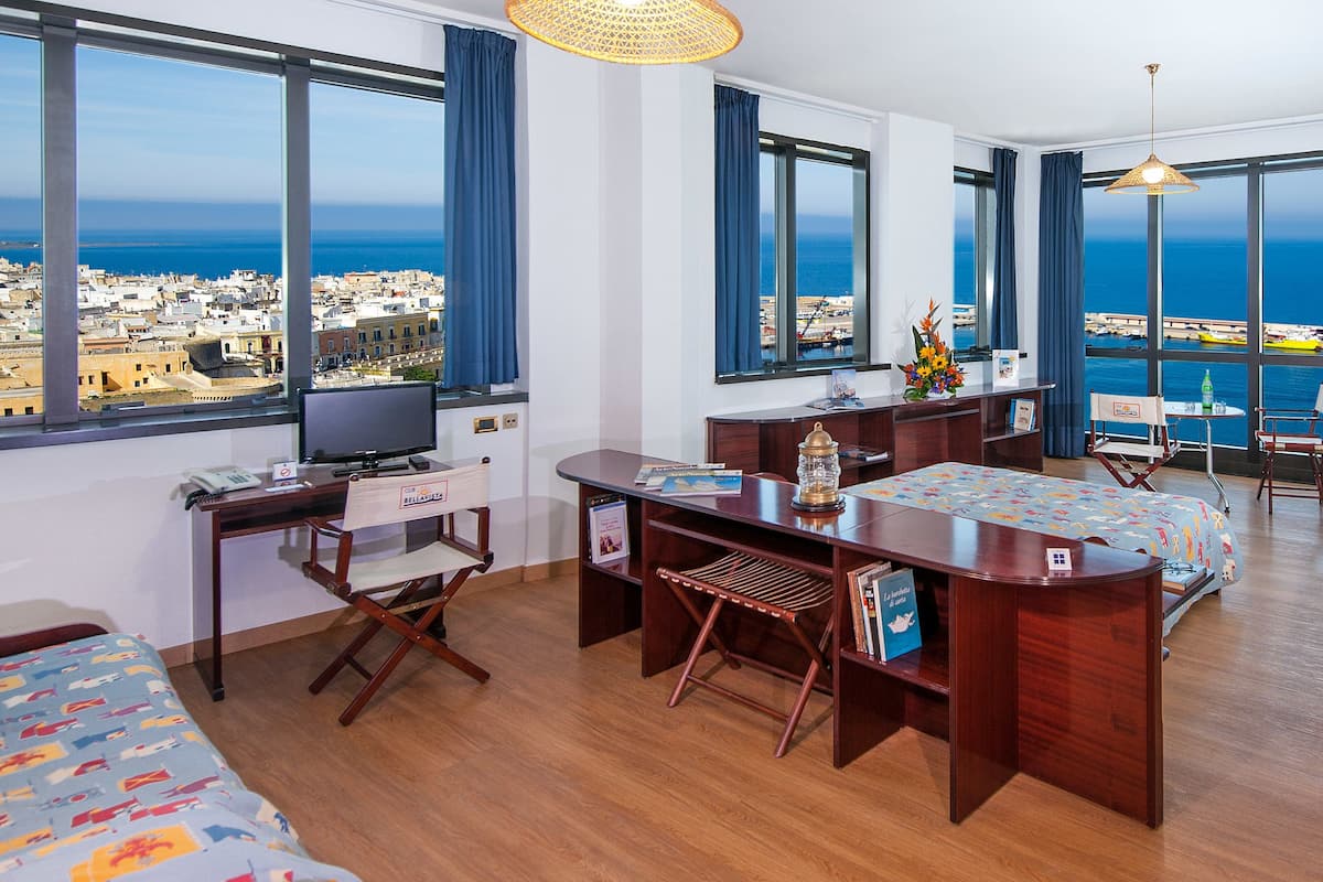 Minibar, in-room safe, desk, bed sheets