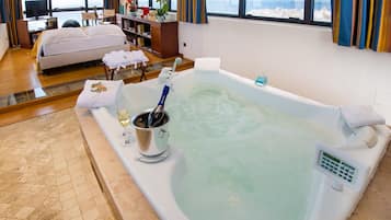 Suite Exécutive, vue mer | Baignoire à jets