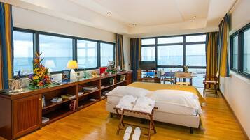 Executive Suite, Sea View