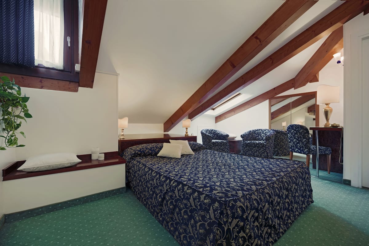 Suite | Down duvets, minibar, in-room safe, soundproofing