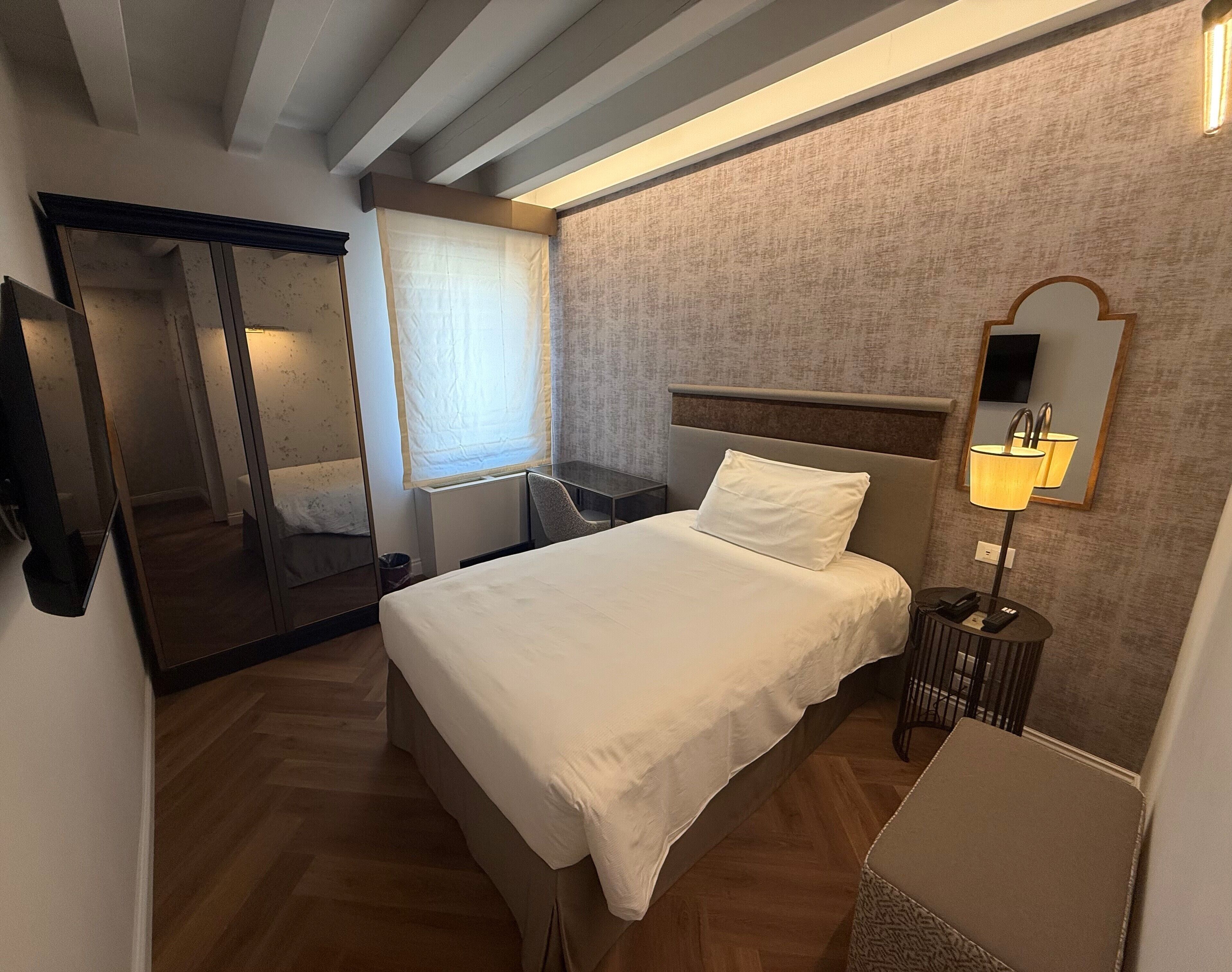 Single Room | Down comforters, minibar, in-room safe, soundproofing