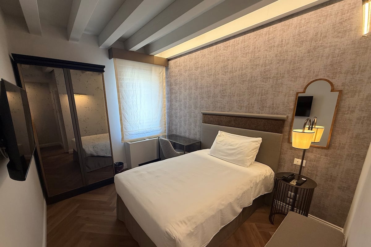 Chambre Simple | Couette en duvet d'oie, minibar, coffres-forts dans les chambres