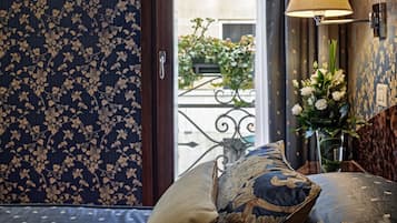 Standard dubbelrum eller tvåbäddsrum | Duntäcken, minibar, värdeförvaringsskåp på rummet och ljudisolering