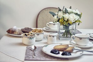 Se ofrece un desayuno continental (7.50 EUR por persona)