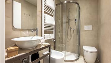 Junior Suite | Bilik Mandi | Pancuran mandi, pengering rambut, selipar, tuala disediakan