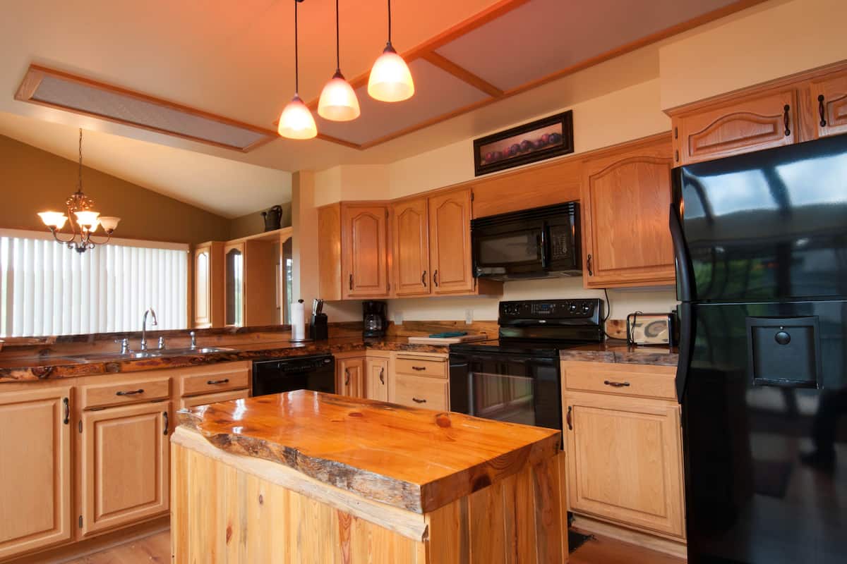 three bedroom residence - sleeps 8 | private kitchen | microwave, coffee/tea maker, freezer, paper towels