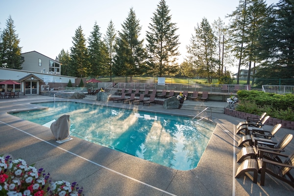 Indoor pool, outdoor pool, sun loungers