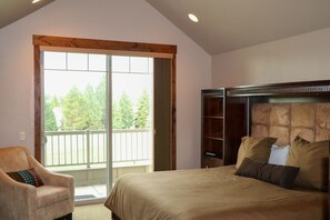 Penthouse | 2 bedrooms, individually decorated, individually furnished