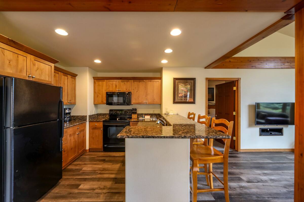 townhome | private kitchen | microwave, coffee/tea maker, freezer, paper towels