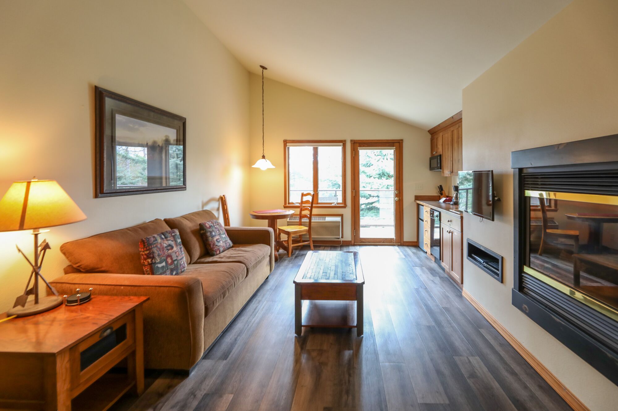 deluxe studio | living area | tv